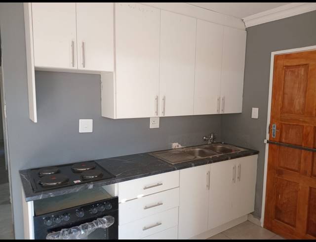 3 BEDROOM HOUSE FOR SALE IN STRETFORD